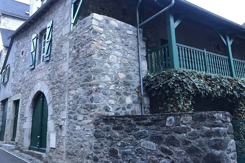 Maison de vacances au coeur du village in Borce, Béarn