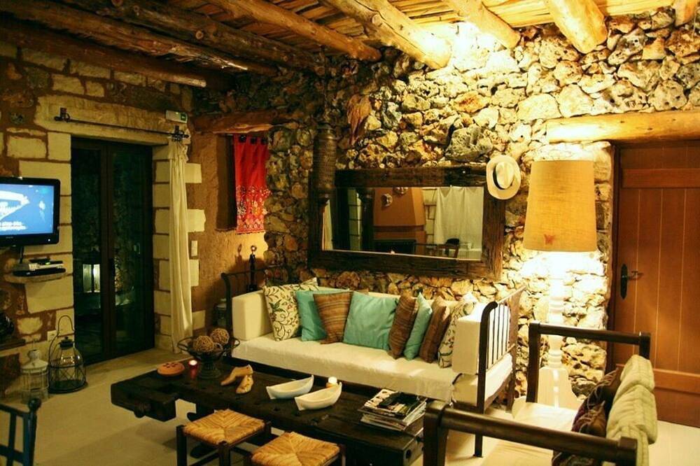 Private traditional villa Chrysa with sea - mountain views 3km from sandy beach in Georgioupoli, Chania en omgeving