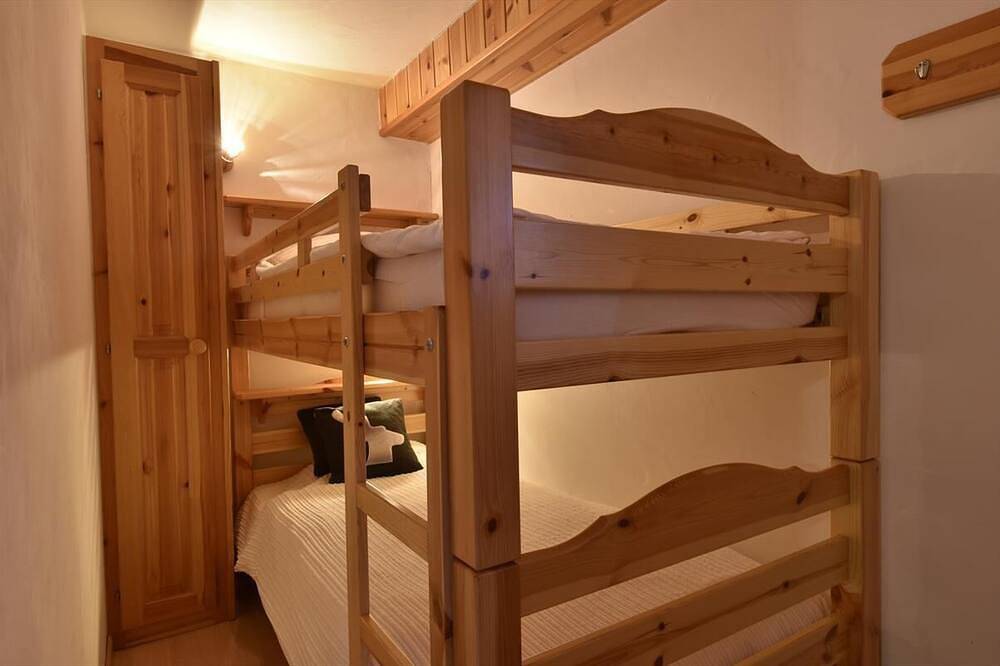Ganze Wohnung, Komfortable 3-Zimmer (Erdgeschoss) für 4 Personen im alten Dorf : Wohnraum - Küche mit Spülmaschine, in Grimentz, Anniviers