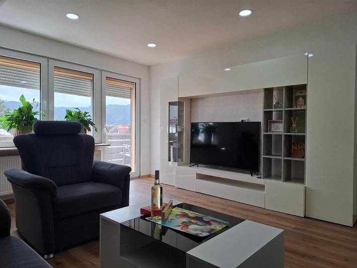 Ferienwohnung für 8 Personen, mit Balkon und Garten sowie Ausblick in Meinhard