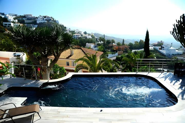 Villa for 6 people, with garden in Salobreña