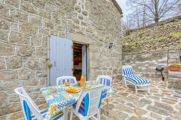 Location de vacances pour 4 personnes, avec jardin à Sainte-Marguerite-Lafigère