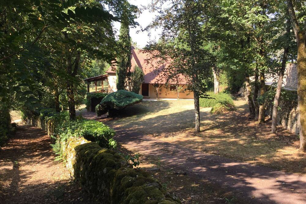 La Fageole in Domme: individual house with private heated pool in Domme, Périgord Noir