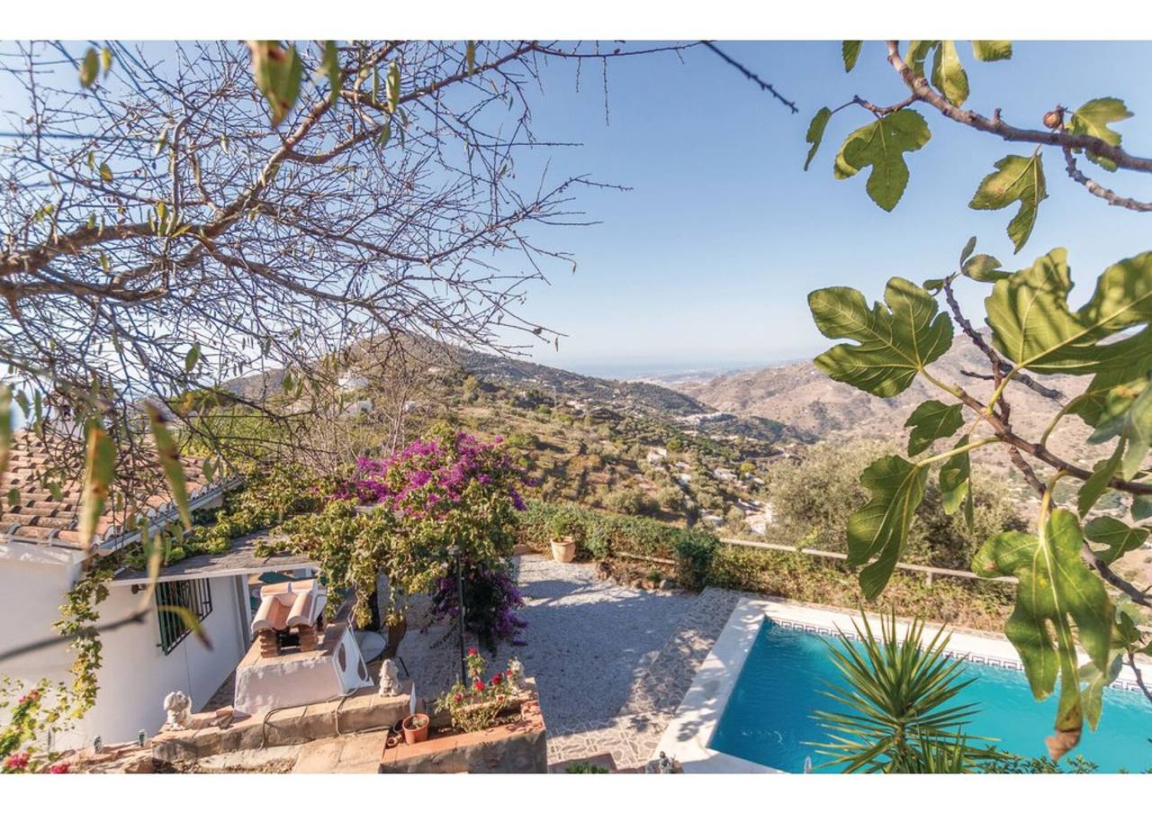 Ferienhaus Encantadora Casa Rural piscina mit Berg- und Meerblick, Pool und Wlan in Sayalonga, Costa del Sol