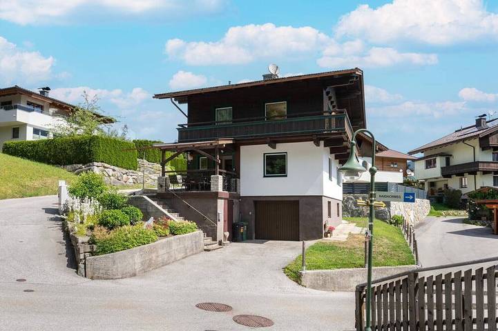 Ferienhaus für 8 Personen, mit Pool und Balkon im Zillertal