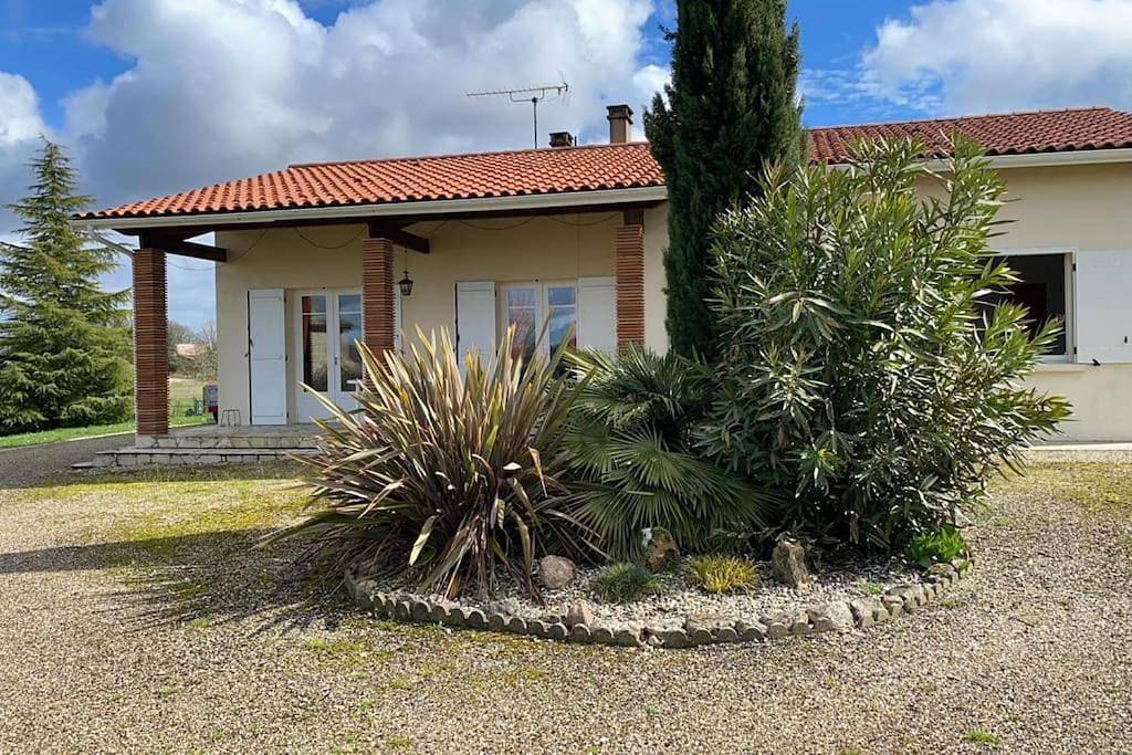 Four-Bedroom House in Bourgougnague, Région de Marmande