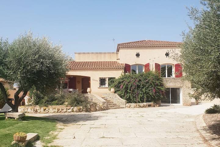Location de vacances pour 10 personnes, avec Balcon et Jardin à Lunel