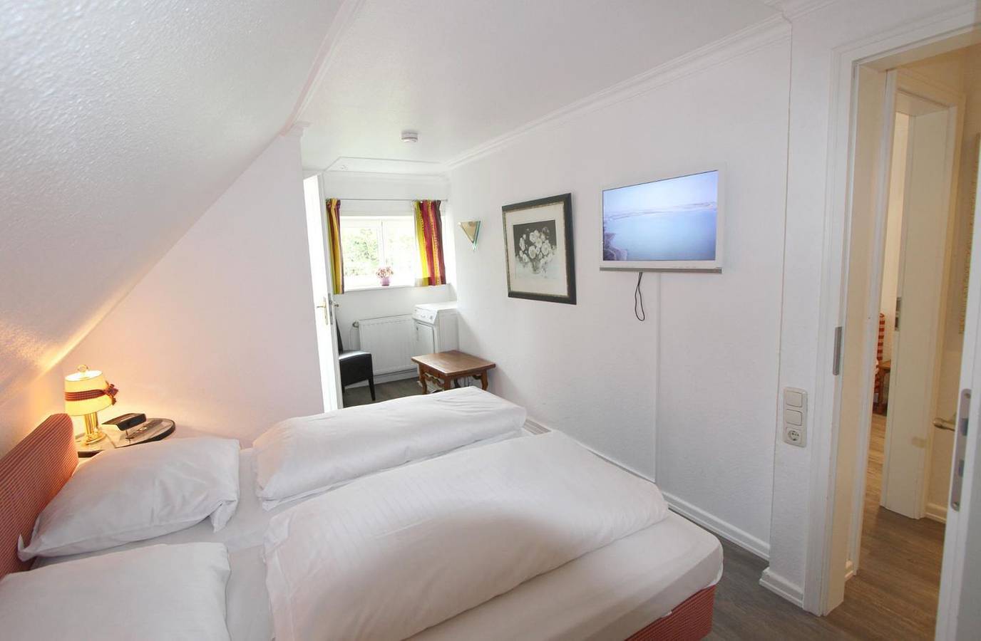 Gemütliches Ferienhaus über zwei Etagen lädt zum Urlaub am Waldesrand ein in Wenningstedt, Sylt