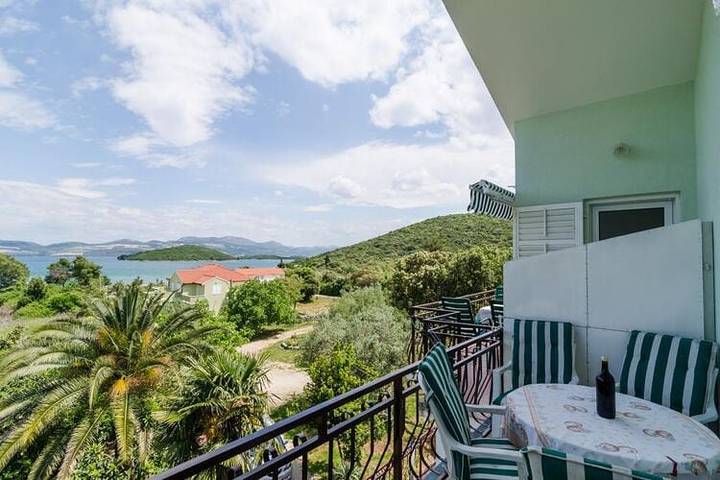 Gîte pour 4 personnes, avec Balcon et Terrasse à Drače