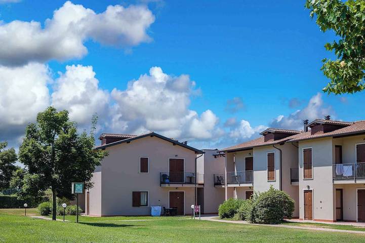 Ganze Wohnung, Studio mit Außenpool und Animation in toller Residenz in Castelnuovo del Garda, Gardasee-Berge