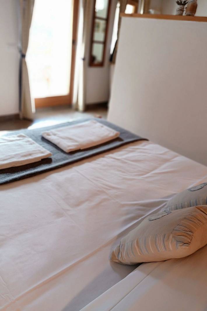 Gîte pour 2 personnes, avec Balcon et Jardin ainsi que Piscine et Sauna dans Roisan