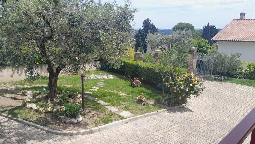 Gîte pour 6 personnes, avec jardin et vue, adapté aux familles à Corinaldo - 2