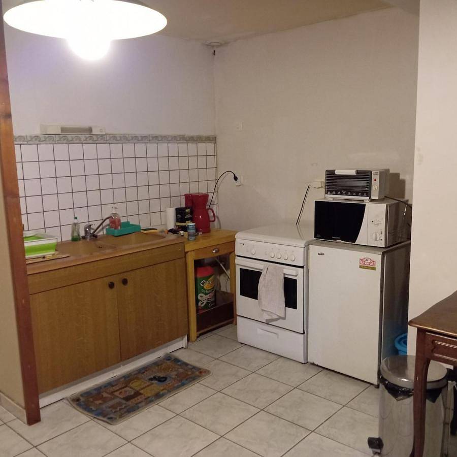 Appartement entier, One-Bedroom Apartment in Courpière, Parc Naturel Régional Livradois-Forez
