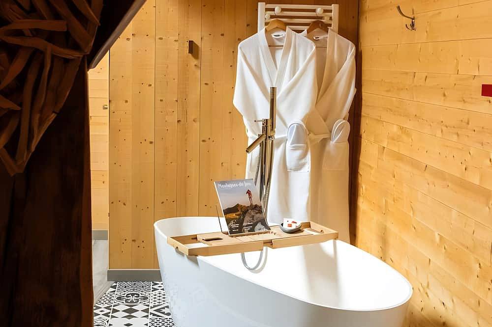 Chambre d'hôtes « Séquoia » avec terrasse commune, jardin commun et jacuzzi non privatif in Vellerot-lès-Vercel, Jura Francais