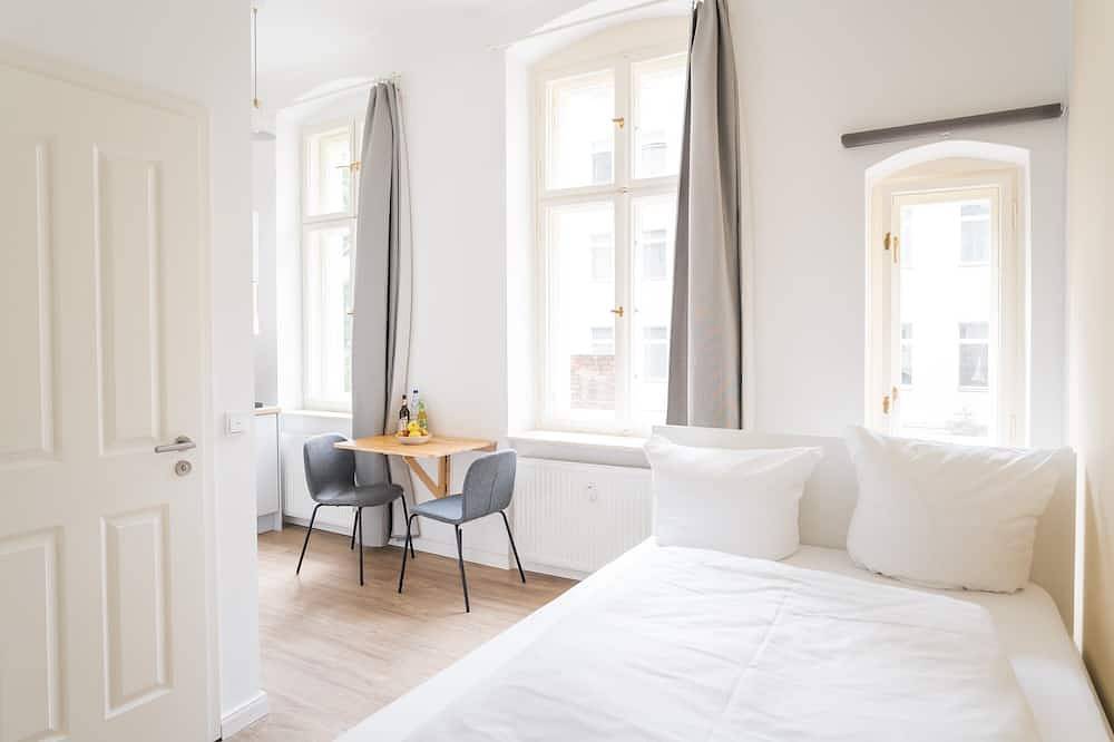 Ganze Wohnung, Frankfurter Allee Double Apartments by Sabine in Friedrichshain - Kreuzberg, Berlin