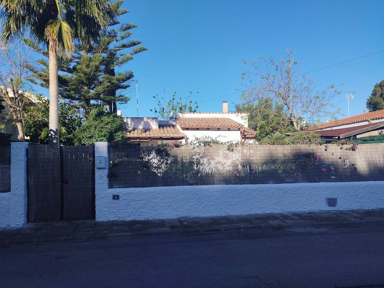 Modernes Ferienhaus "Casa Enriqueta" mit Meerblick, Garten, Terrassen & Pool in Playa de Muro, Muro