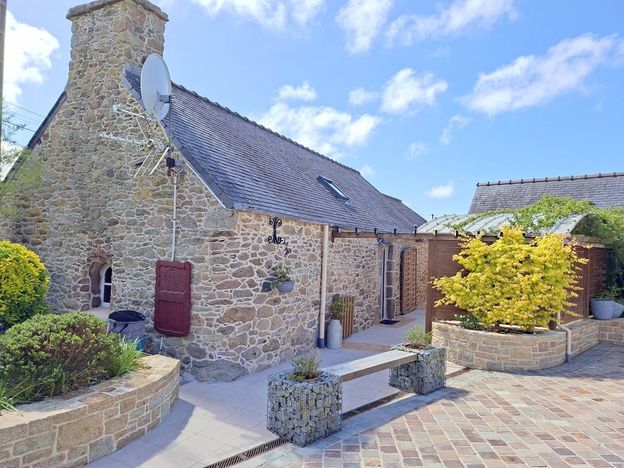 Maison en pierre bretonne près des plages de sable in Landéda, Région de Brest