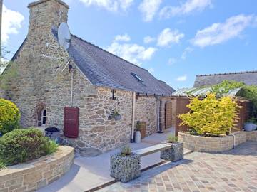 Maison en pierre bretonne près des plages de sable