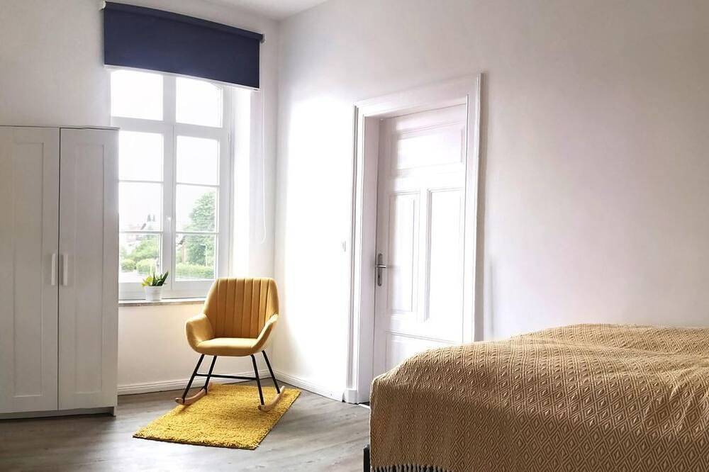Ganze Wohnung, Ferienwohnung im \"Bahnhof Lügde\" - Appartement/Fewo, Dusche und Bad, Wc, 3 in Lügde, Kreis Lippe