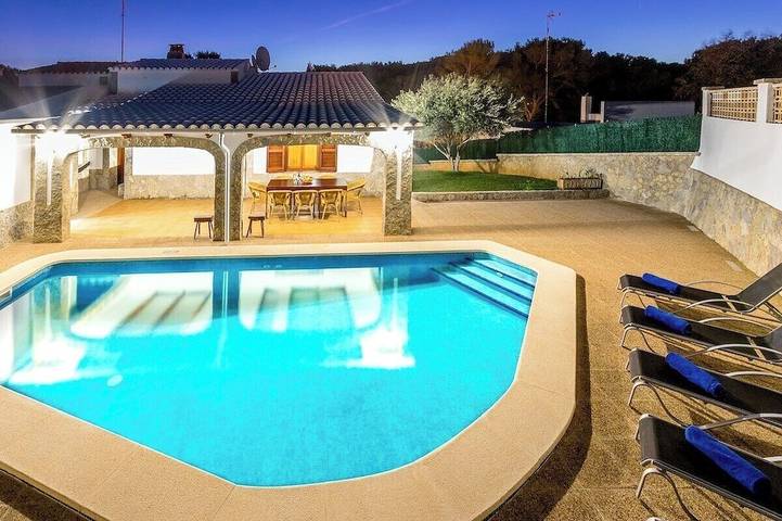 Chalet voor 6 personen, met terras en tuin op Menorca