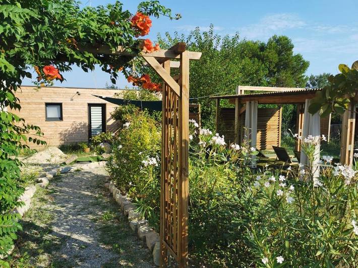 Gîte pour 2 personnes, avec Balcon et Jacuzzi ainsi que Terrasse et Jardin à Crespian