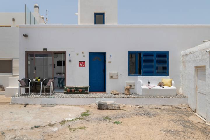 Ganze Wohnung, Ferienwohnung 'Apartamento La Caletilla' mit Meerblick, privater Terrasse und Wlan in La Graciosa, Parque Natural Archipiélago Chinijo