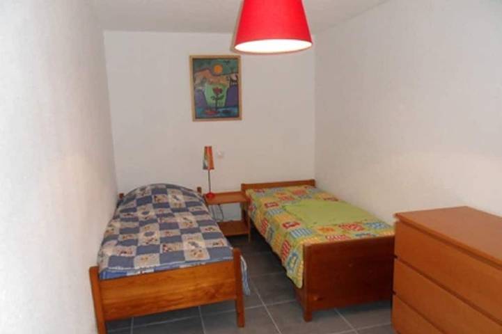 Gîte pour 4 personnes, avec piscine ainsi que terrasse et jardin, animaux acceptés à Saint-Jean-de-Fos - 3