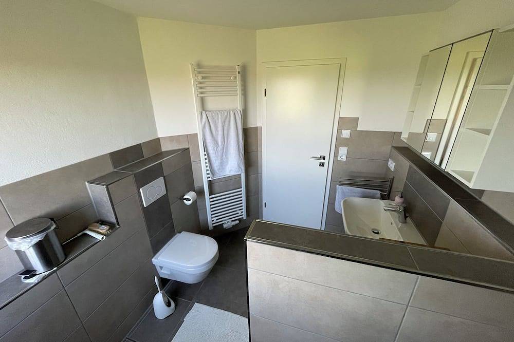 Ganze Wohnung, Modernes Apartment mit Bergpanorama & Terrasse in Unterthingau, Bayerisch Schwaben