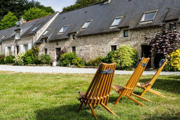 Location de vacances pour 3 personnes, avec piscine ainsi que vue et jardin à Persquen - 3