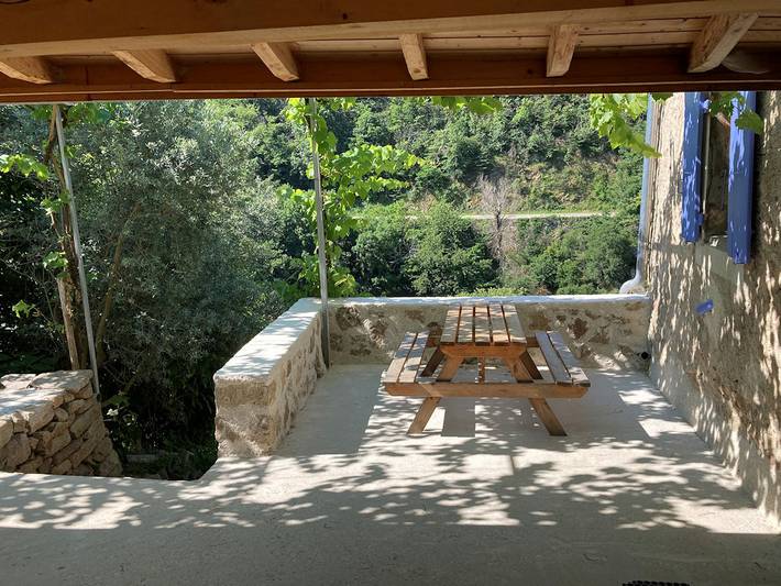 Gîte pour 5 personnes, avec terrasse dans Parc naturel régional des Monts d'Ardèche