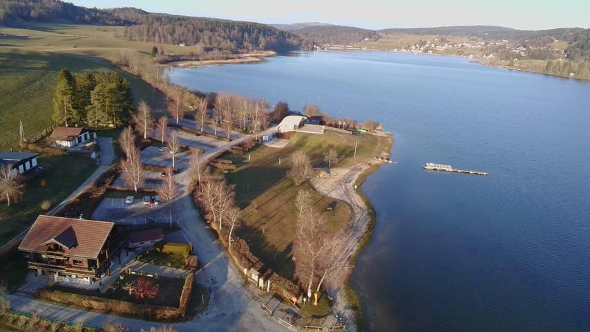 Gîte pour 4 personnes, avec terrasse et jardin à Les Grangettes