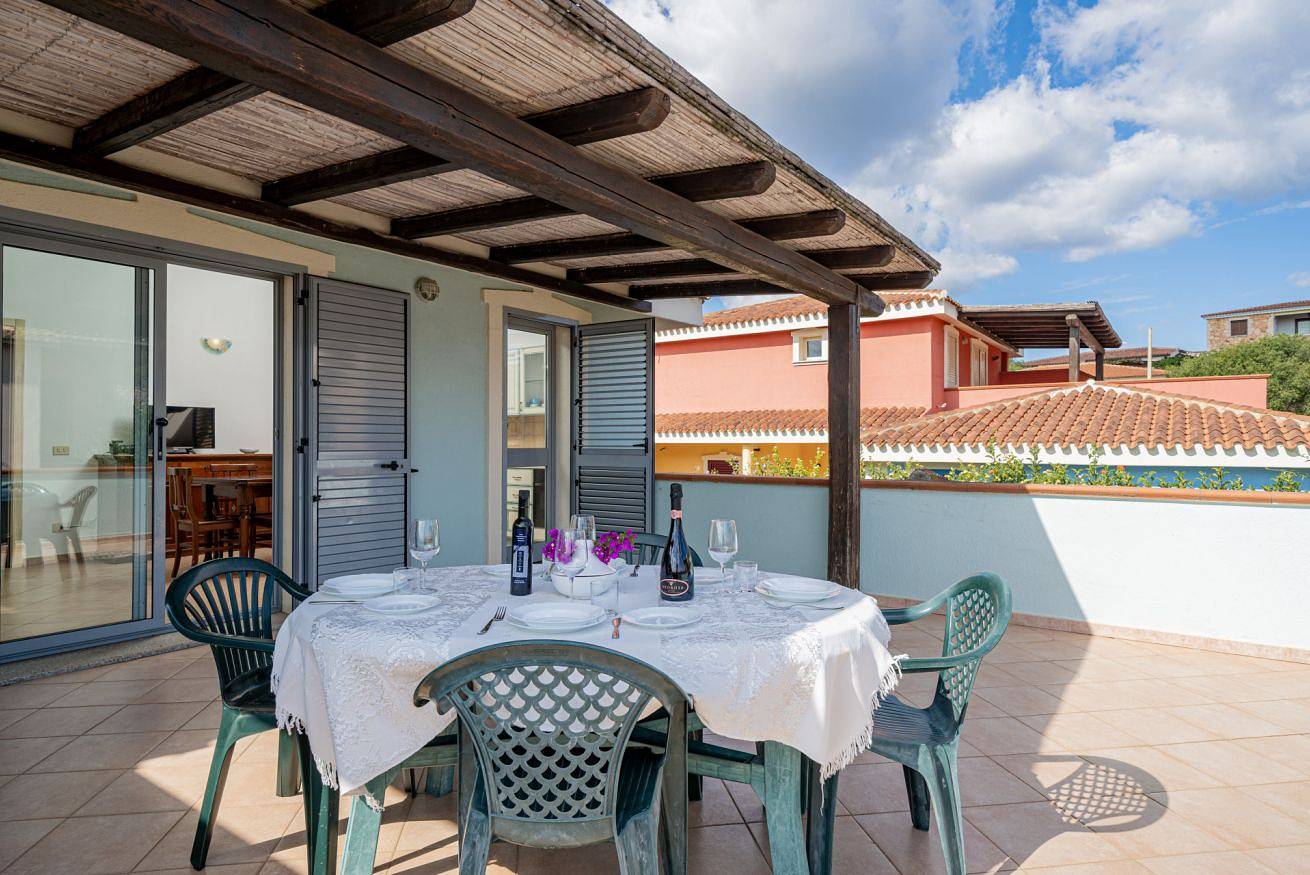 Ganze Wohnung, Ferienwohnung für 4 Personen mit Pool in Monte Petrosu, San Teodoro
