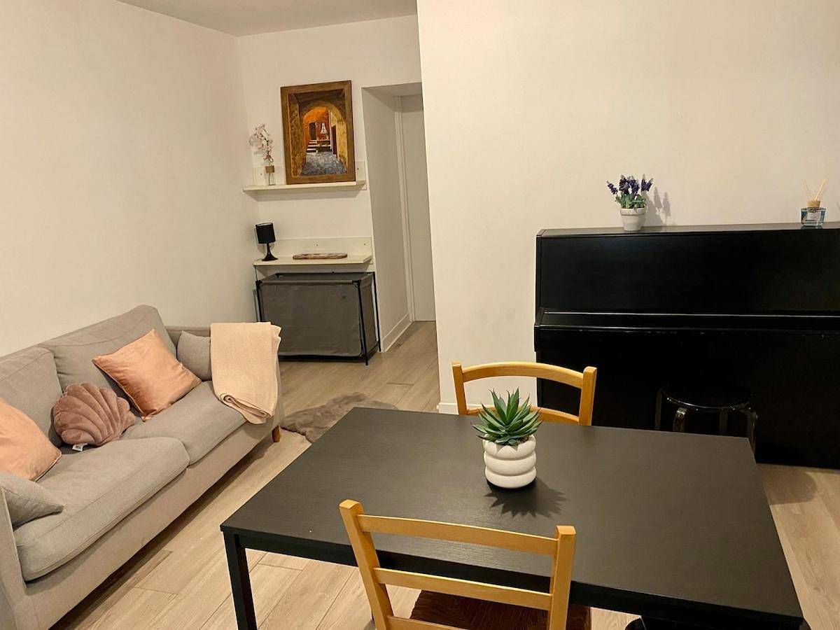 Appartement entier, 3 pièces au rez de chaussée centre historique, calme, vue sur le jardin in Foix, Ariège