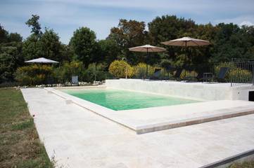 Gîte pour 4 personnes, avec piscine ainsi que vue et jardin à Saint-Pierre-de-Vassols