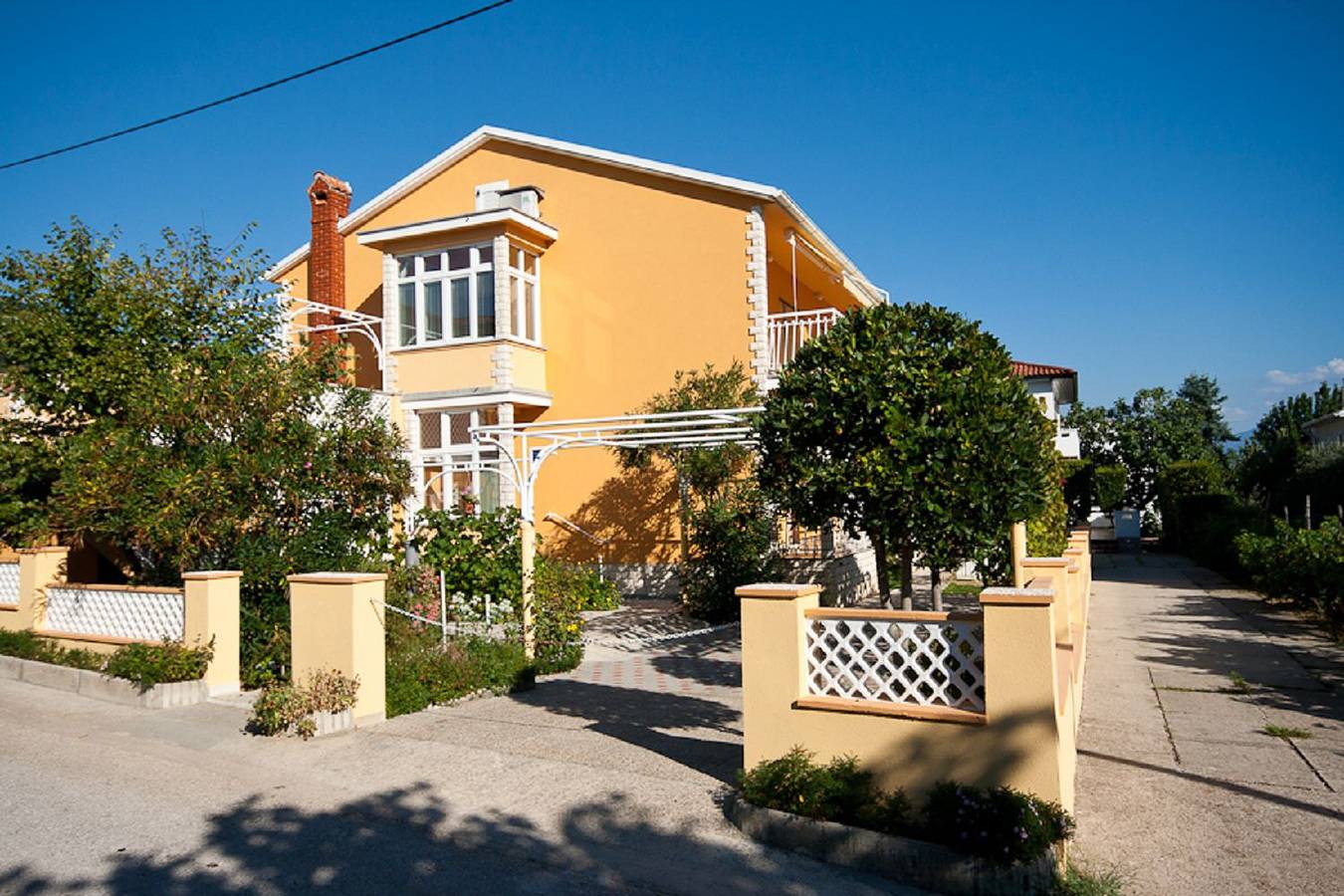 Apartamento entero, Nur 450 Meter zum Feinkieselstrand in Baska, Krk (isla)