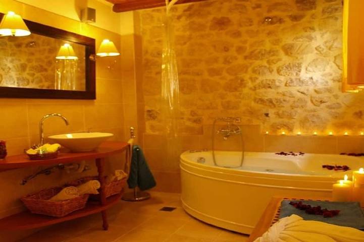 Rock House Villa Melody (2 Schlafzimmer, 4 Personen) mit privatem Garten und Pool. in Platanias, Chania und Umgebung