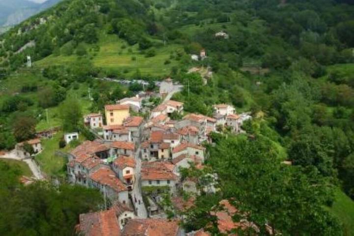 Agriturismo per 5 persone, con giardino e balcone in Bagni di Lucca