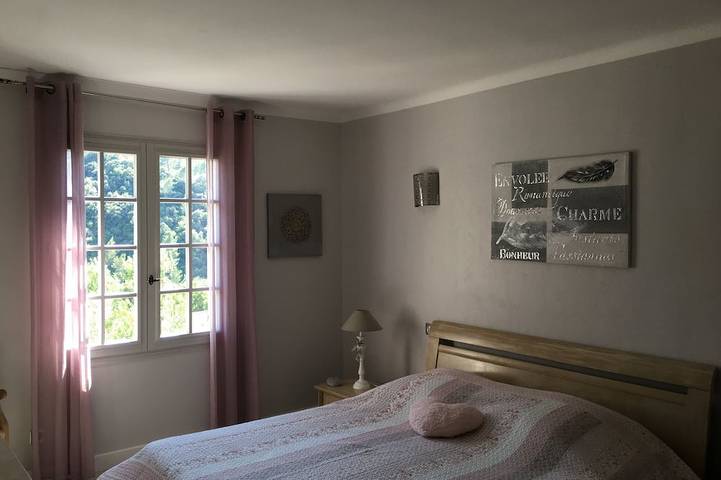 Location de vacances pour 8 personnes, avec jardin à Belgentier - 3