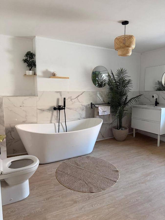 Appartement entier, 4-bedroom house, up to 7 people in La Monnerie-le-Montel, Parc Naturel Régional Livradois-Forez