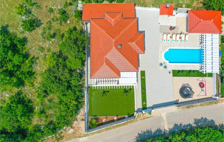 Bungalow für 6 Personen, mit Terrasse und Pool in Dalmatien - 2