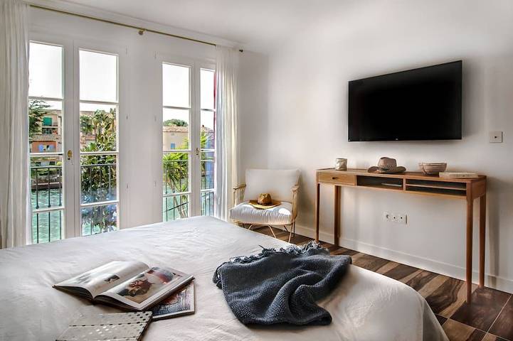 Chaleureuse Villa 5* Luxueuse, piscine Chauffée Toute L'Annee, Amarrage & Jardin in Port Grimaud, Grimaud
