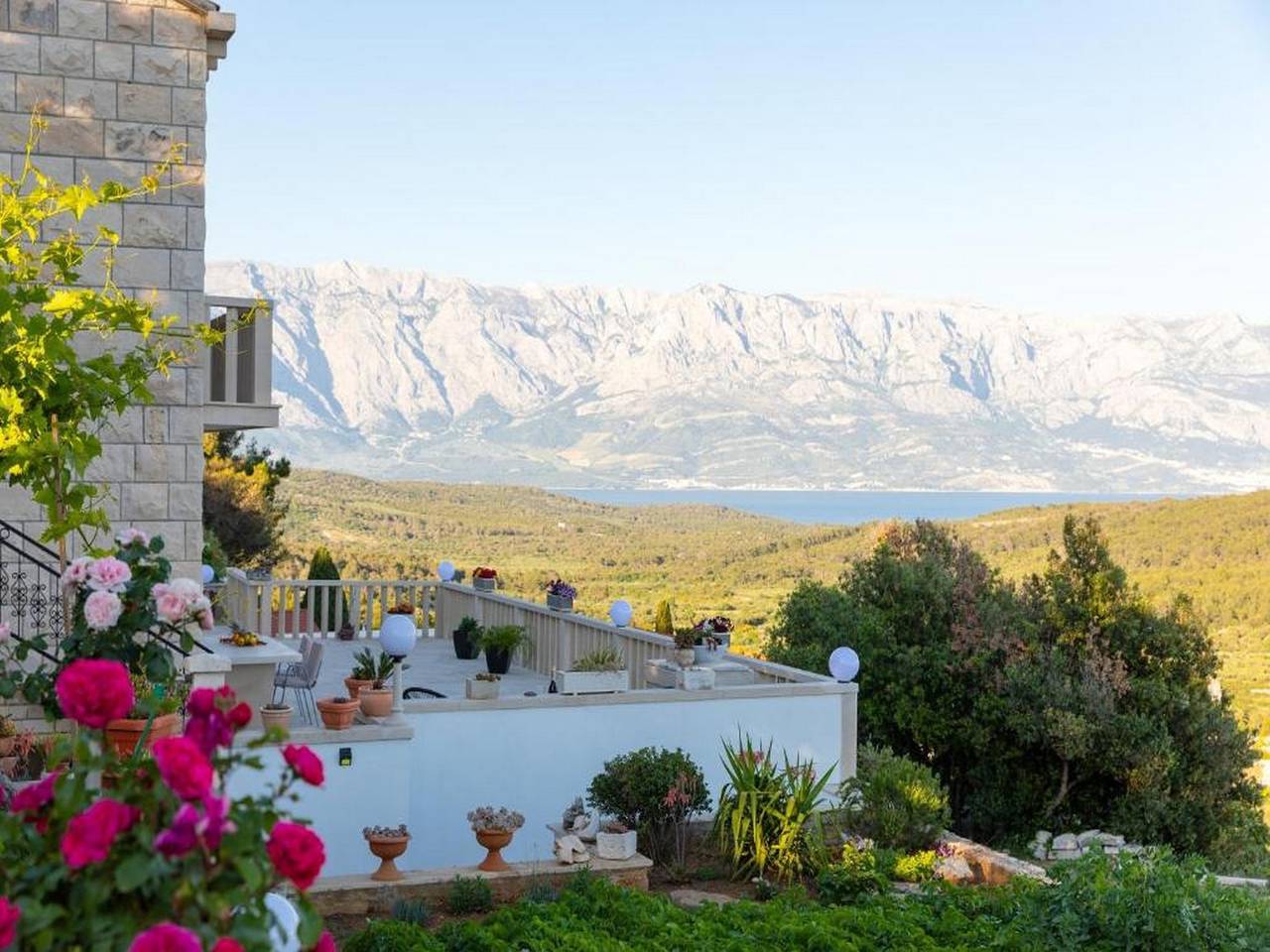 Ganze Wohnung, Ferienwohnung für 8 Personen mit Garten in Selca, Povlija, Selca und Sumartin