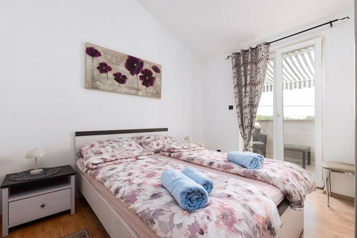 Ferienwohnung für 5 Personen, mit Balkon und Garten in Porec und Umgebung