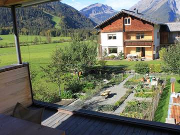 Ferienwohnung für 2 Personen, mit Garten und Ausblick in Schoppernau