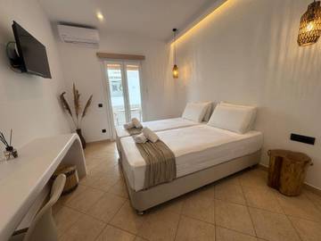 Hôtel pour 3 personnes, avec balcon dans Antiparos Ville
