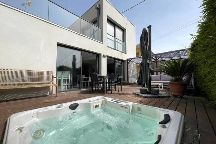 Casa de vacaciones para 4 personas, con jardín además de balcón y jacuzzi - 1