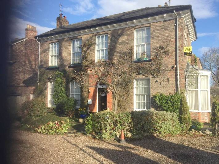 Bed and breakfast for 2 people, with Garden in York