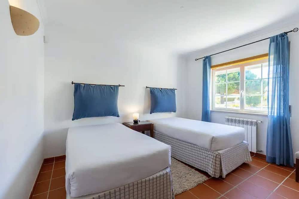 Ganze Wohnung, Apartment (T3) near the beach & golf in a luxury Resort in Amoreira, Leiria District
