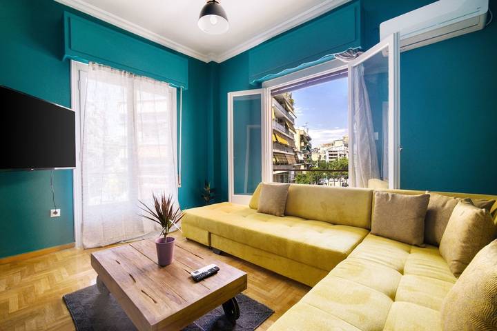 Ganze Wohnung, Ferienwohnung für 7 Personen mit Terrasse in Zentral-Athen, Athen