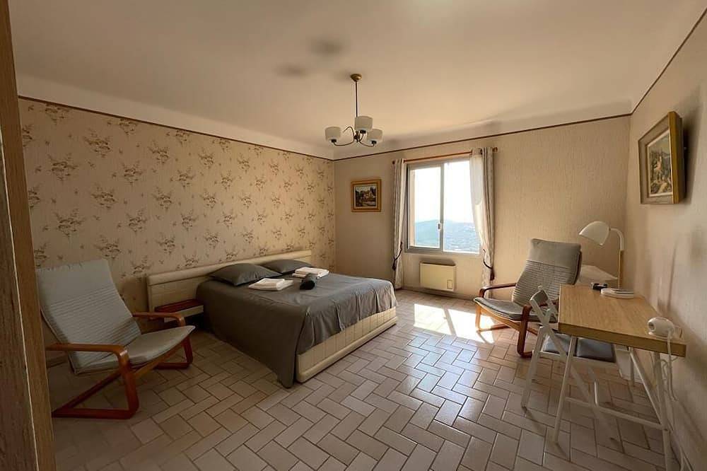 Family house, swimming-pool, panoramic view to Cannes bay and Esterel mountain in Spéracèdes, Cannes und Umgebung